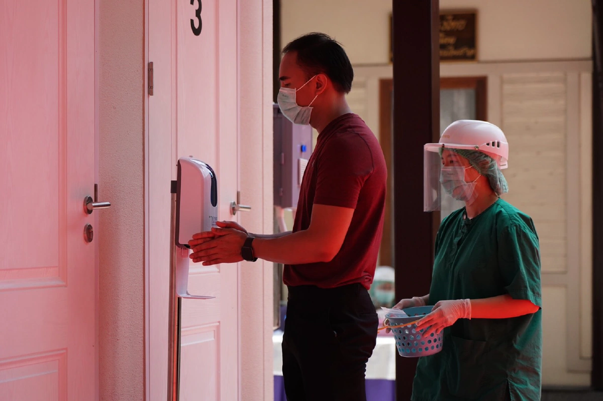 "ในหลวง-พระราชินี"พระราชทาน"ห้องตรวจหาเชื้อ"ให้รพ.กลาง