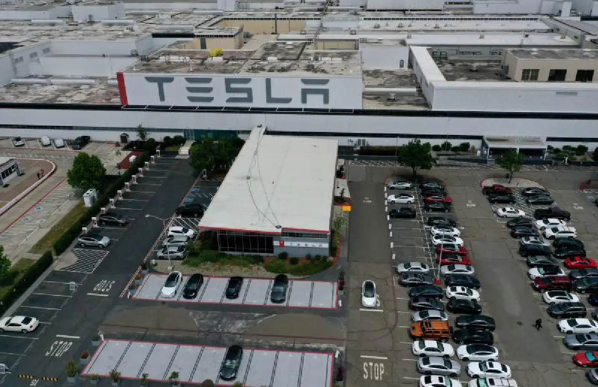 อีลอน มัสก์ ท้าคำสั่งล็อกดาวน์โควิดแคลิฟอร์เนีย เล็งเปิดโรงงานเทสล่าอีกครั้ง