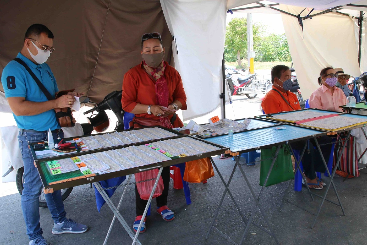 3เจ๊คนดังหวย30ล้าน เมืองกาญจน์ ร่วมตั้งตู้ปันน้ำใจ 