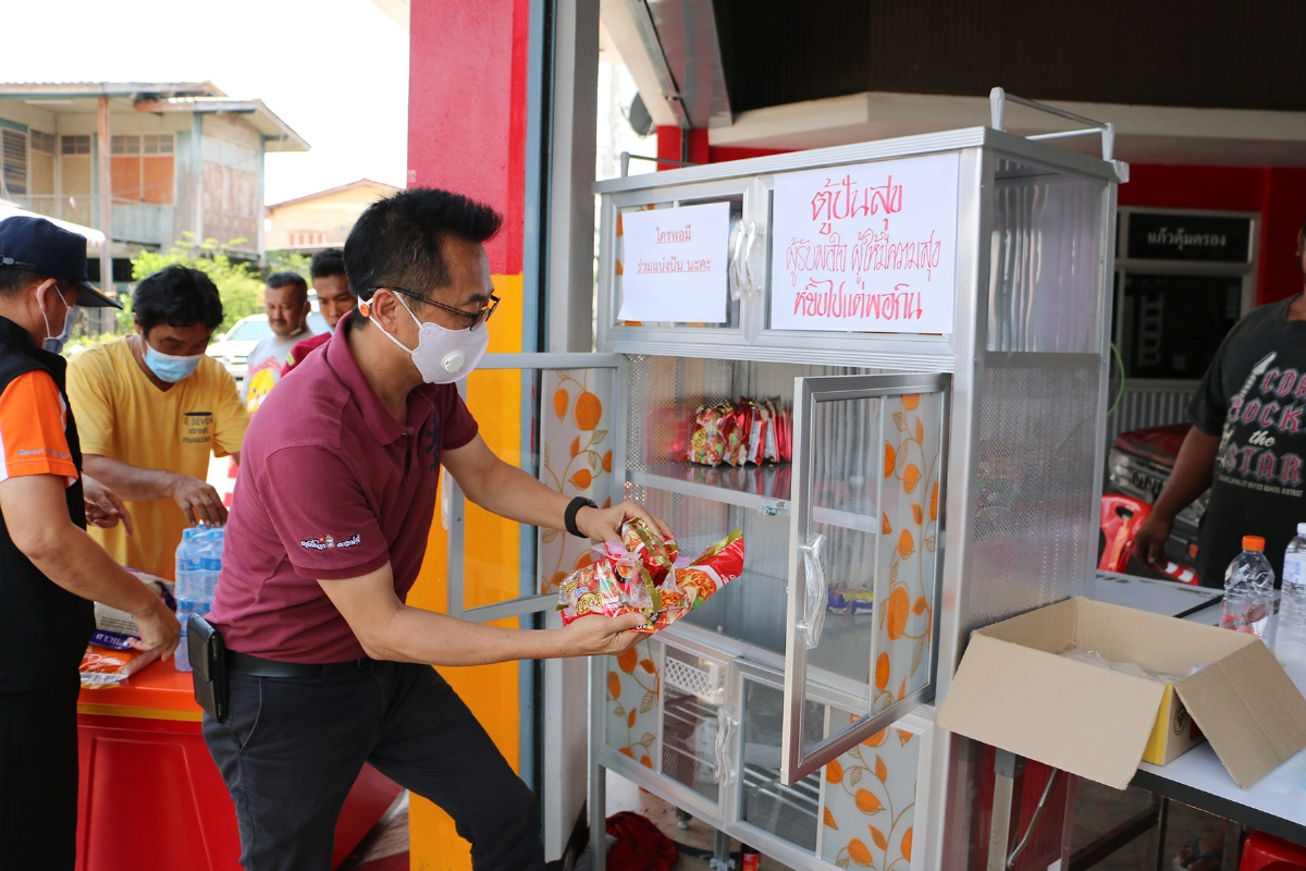 ผู้ว่าฯพิจิตรไฟเขียวตั้งเต็นท์ใหญ่สุดในไทยเป็นจุดคัดกรองโควิด19สั่งเพิ่มตู้ปันสุขทุกท้องถิ่น