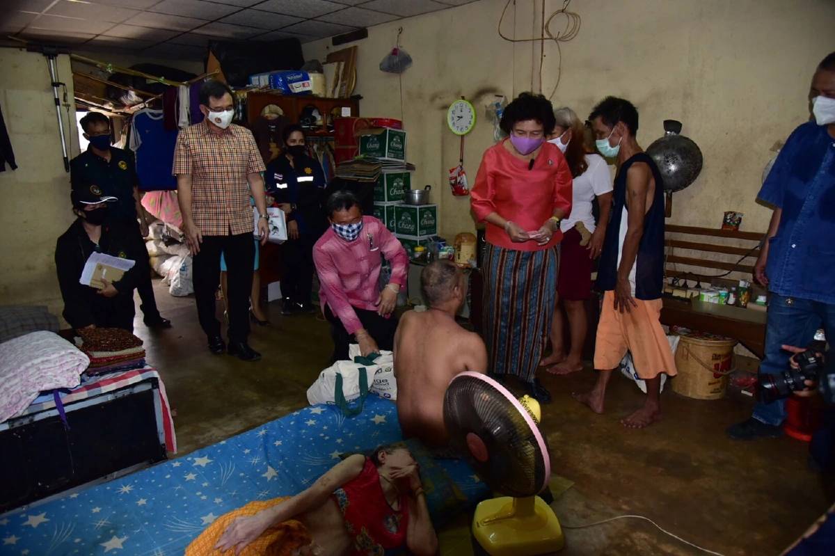 “พช.” จับมือ “สภาสมาคมสตรีฯ” มอบถุงยังชีพ และจัดสร้างบ้านพักอาศัยให้ผู้ยากไร้