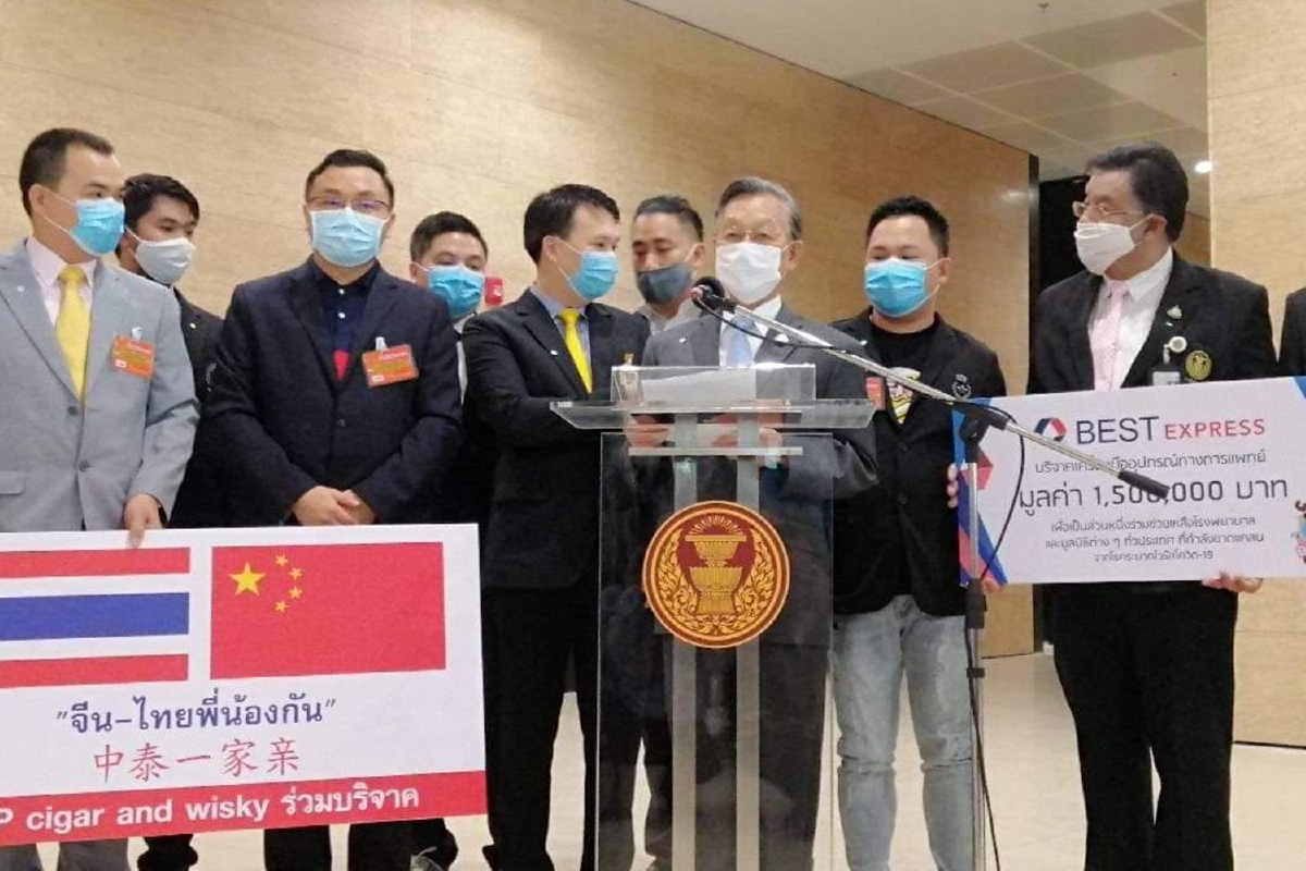 "ชวน"รับมอบอุปกรณ์ทางการแพทย์จากนักธุรกิจไทยจีนช่วยคนไทยเดือดร้อนโควิด-19 "ชวน"รับมอบอุปกรณ์ทางการแพทย์จากนักธุรกิจไทยจีนช่วยคนไทยเดือดร้อนโควิด-19