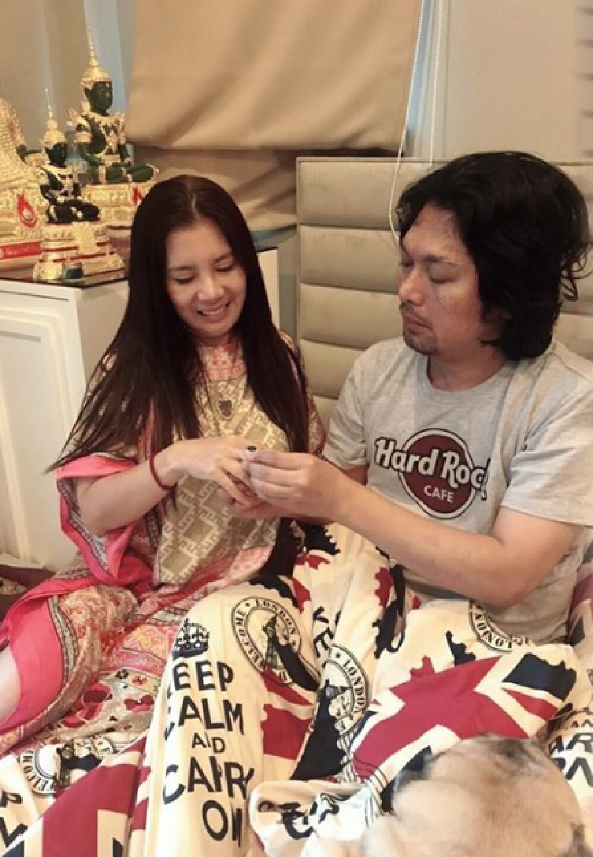 กานต์ วิภากร โชว์แหวนมรกตล้อมเพชร ของขวัญวันเกิดจาก เสก โลโซ