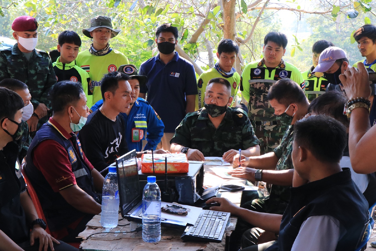 ทหารภาค3ร่วมตชด.ระดมทีมค้นหา4ชาวบ้านสุนัข3ตัวหลงป่าเขาขมิ้น ทหารภาค3ร่วมตชด.ระดมทีมค้นหา4ชาวบ้านสุนัข3ตัวหลงป่าเขาขมิ้น