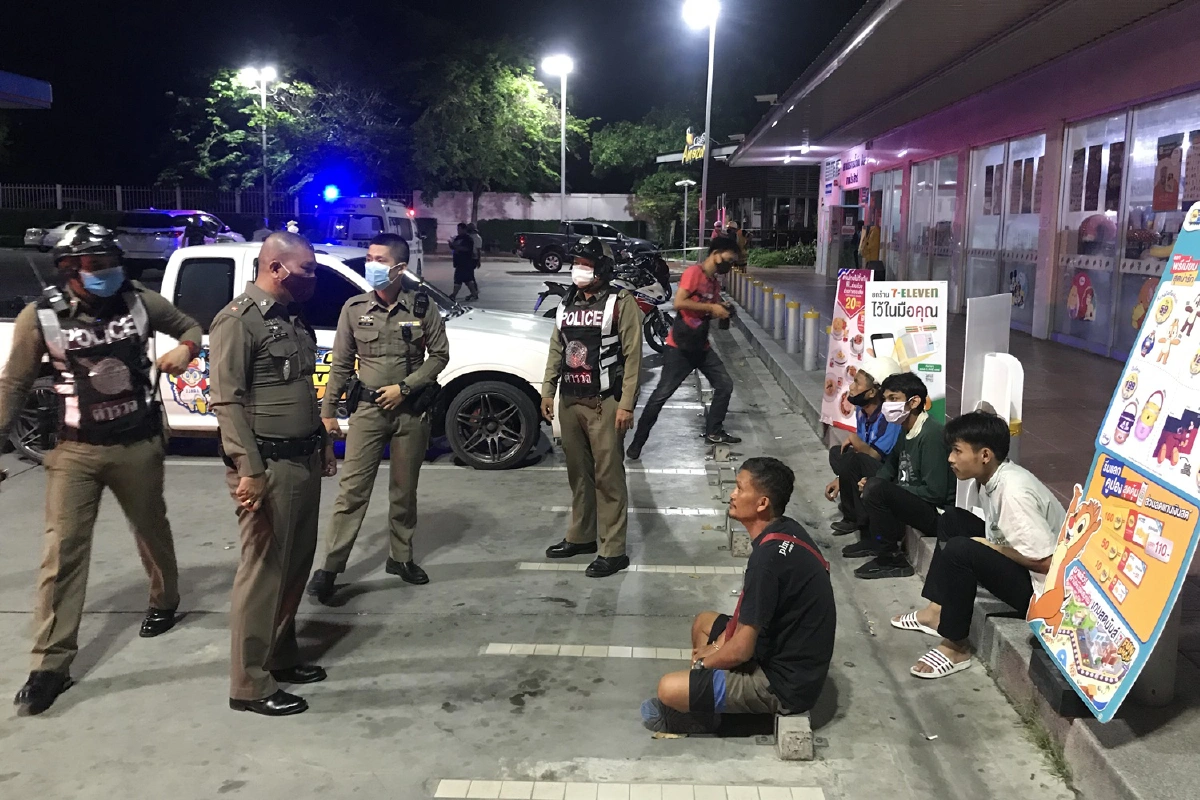 หนุ่มเมาเย้ยเคอร์ฟิวซิ่งเก๋งชนเด็กปั้มเจ็บวงจรปิดจับภาพชัด