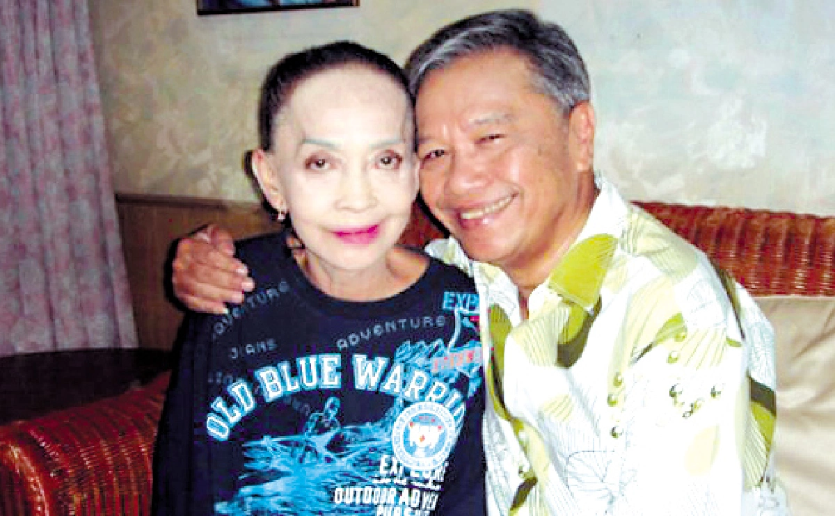 “ยุ้ย” เผยภาพ “พ่อรอง-แม่ทุม” กุมมือกัน ครบรอบแต่งงาน 52 ปี พร้อมข้อคิดดีๆ ของชีวิตคู่