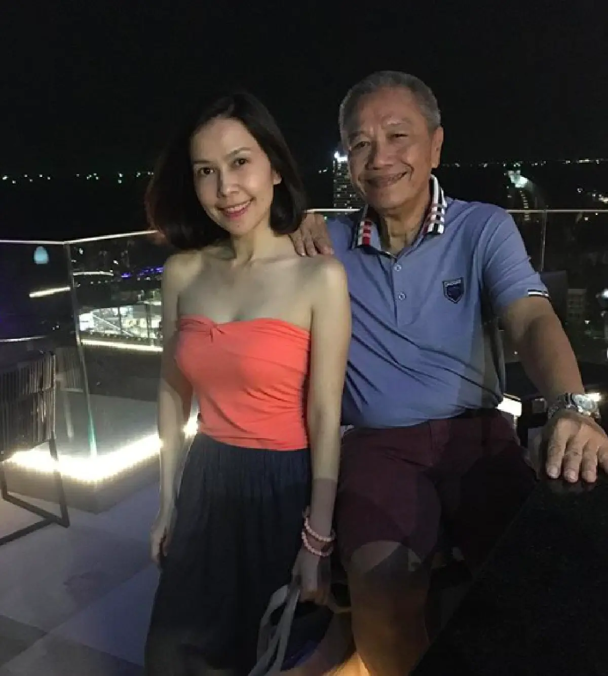 “ยุ้ย” เผยภาพ “พ่อรอง-แม่ทุม” กุมมือกัน ครบรอบแต่งงาน 52 ปี พร้อมข้อคิดดีๆ ของชีวิตคู่