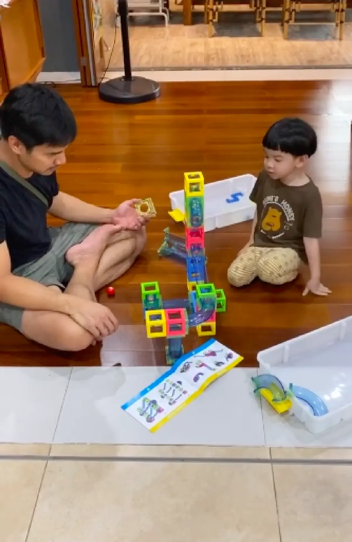 "น็อต วรฤทธิ์" ตัดผมให้ “น้องธัชช" ลูกชาย "แนน ชลิตา" ออกมาเป๊ะมาก