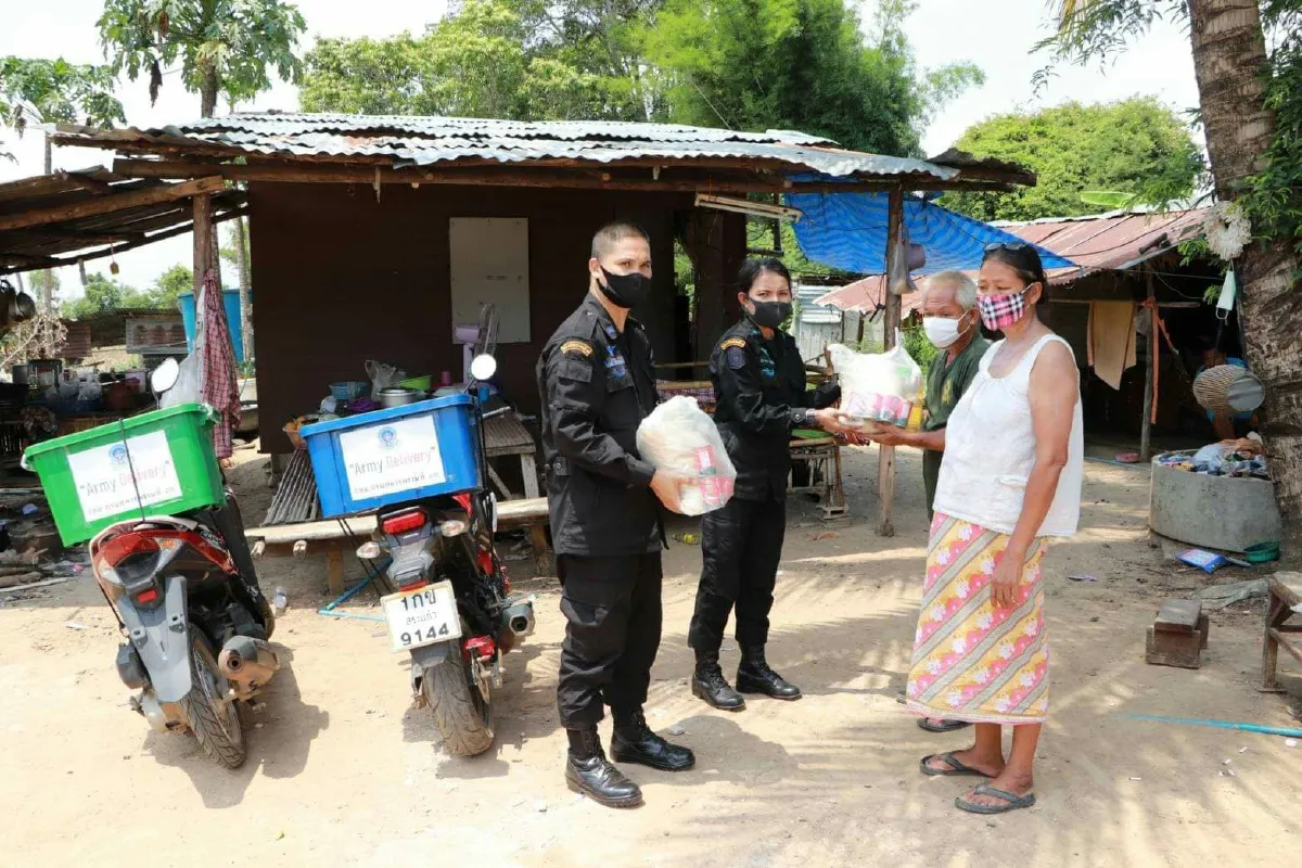 ทหารพรานใช้จยย.ขนเสบียงช่วงชาวบ้านได้รับผลกระทบโควิด-19