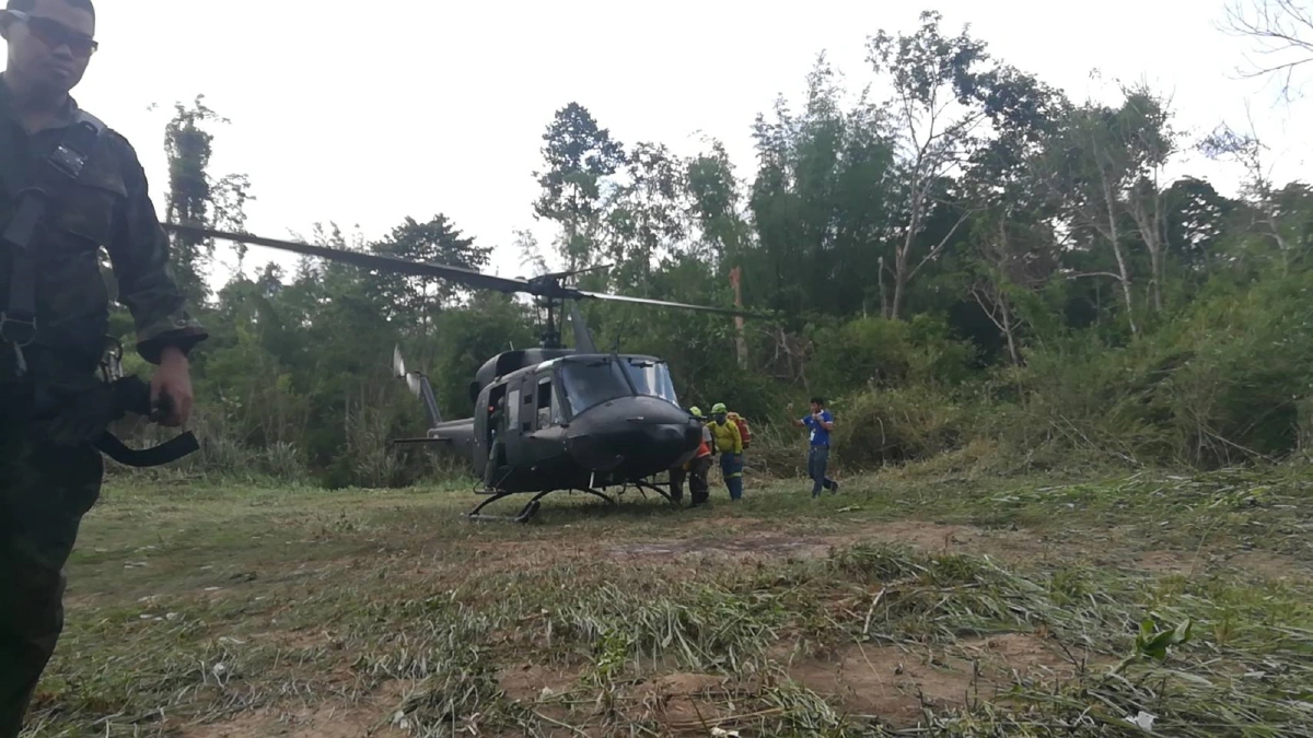 ส่งฮ.บินรับชาวบ้าน 4 คนหมา 3 ตัว หลงป่าทุ่งแสลงหลวง