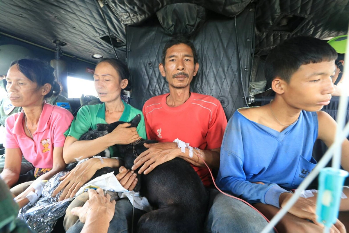 ส่งฮ.บินรับชาวบ้าน 4 คนหมา 3 ตัว หลงป่าทุ่งแสลงหลวง