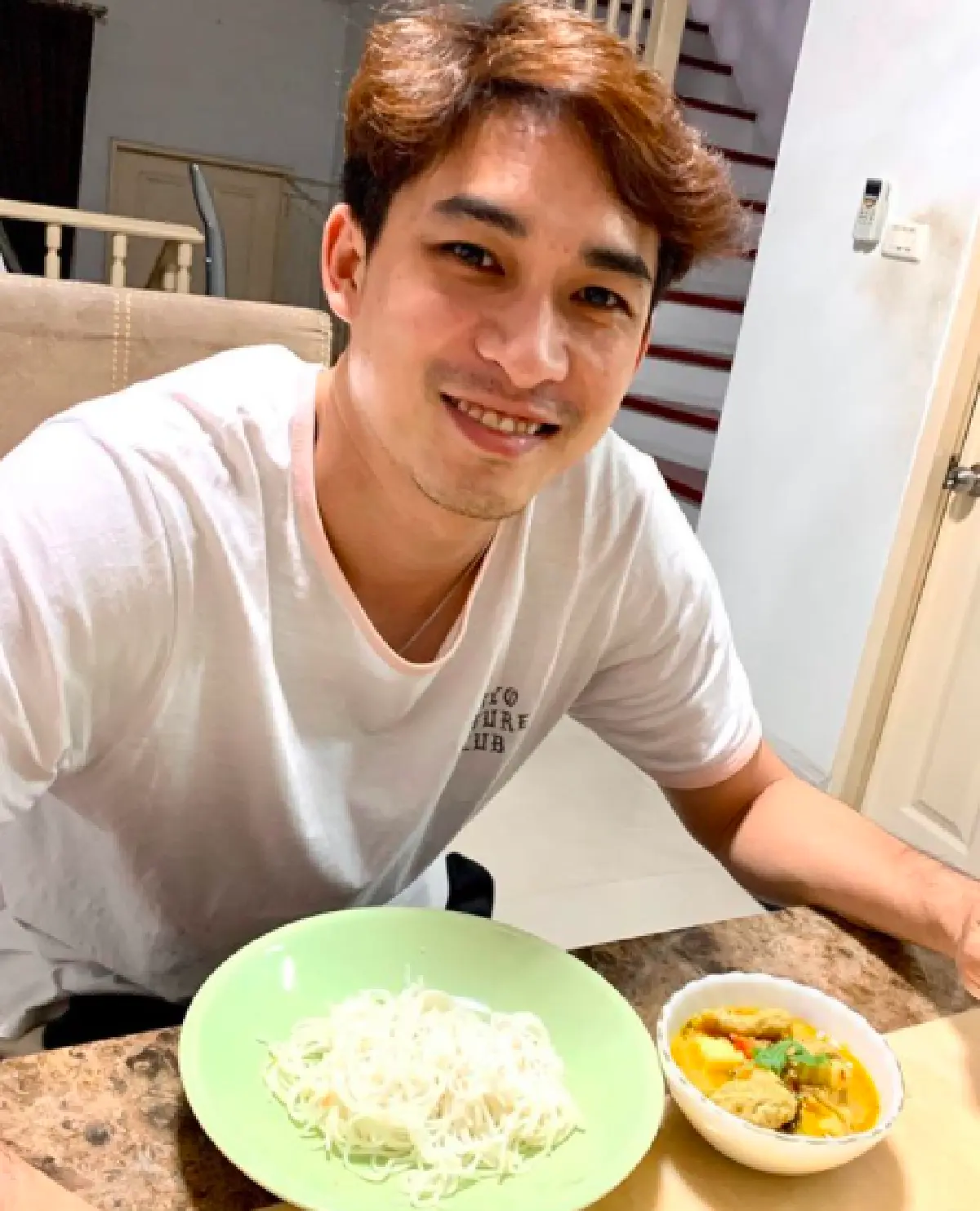 “เบลล่า-รัศมีแข” ยืนยันมิตรภาพกับ “หมอก้อง” ยังดี! หลังมีดราม่าคอมเมนต์แรง