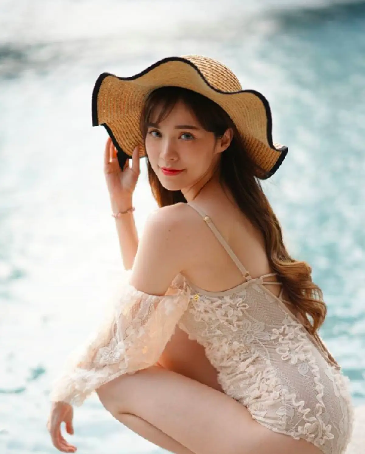 "บัว สโรชา" ปล่อยภาพเซ็กซี่ ทำตะลึงหุ่นคุณแม่ลูกแฝดแซ่บไฟลุกจริงๆ