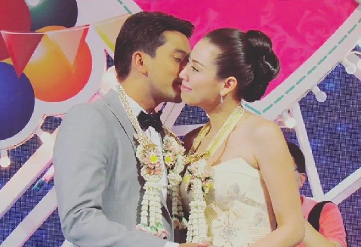 อ่านแล้วหุบยิ้มไม่ได้! “เอ๋-ป๋อ” ครบรอบแต่งงาน 8 ปี เผยความในใจสุดหวานถึงกัน 