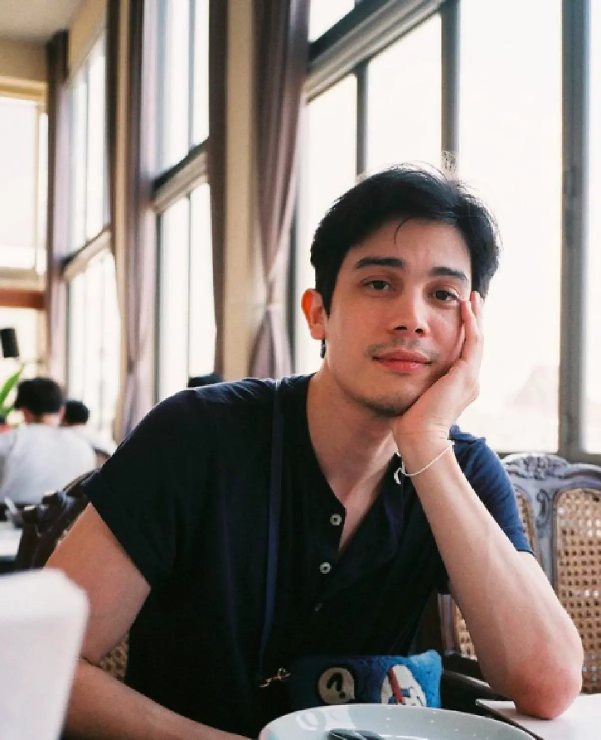 "วี วิโอเลต" โพสต์ภาพสุดพีคอวยพรวันเกิด "ซันนี่ สุวรรณเมธานนท์"