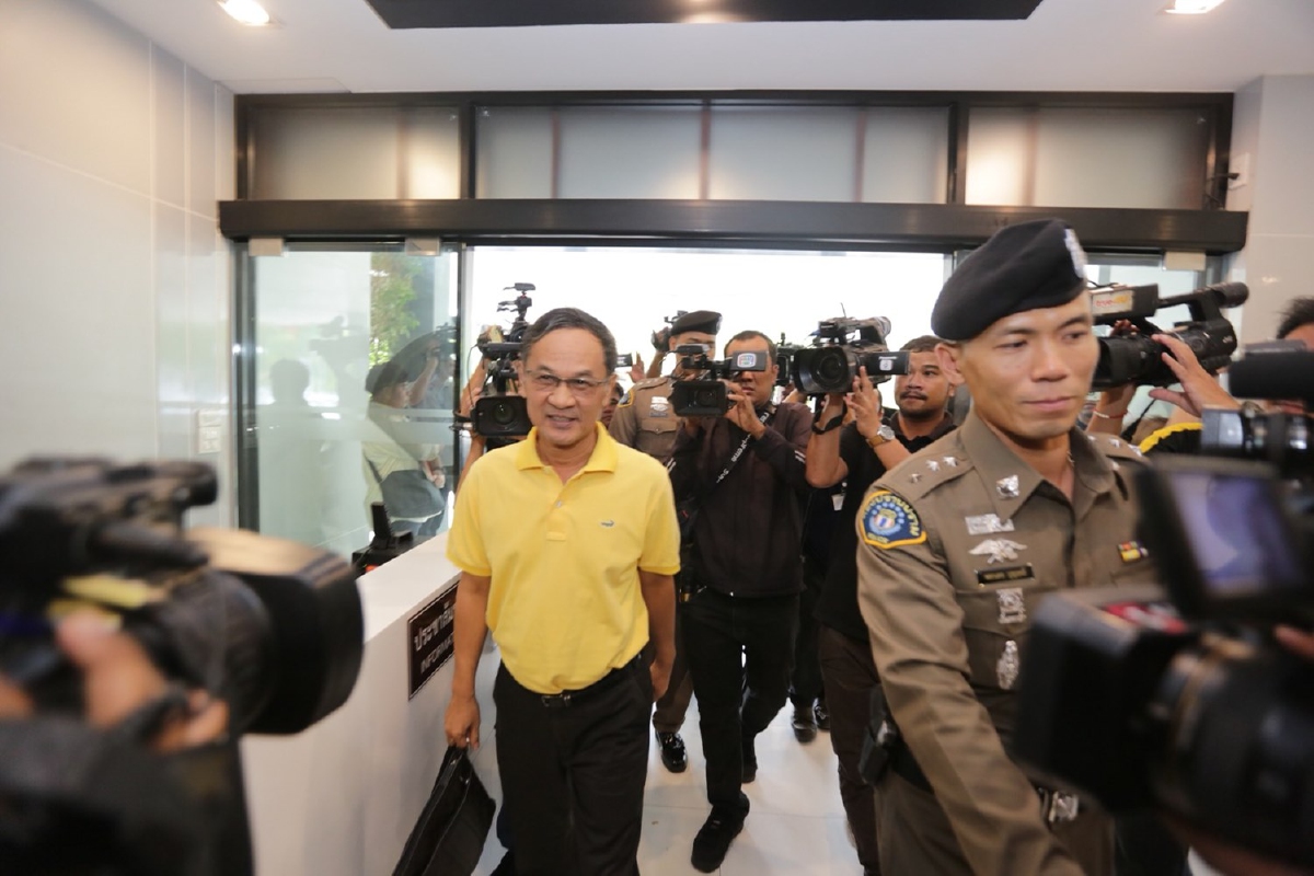 ศาลสั่งจำคุก"พนม ศรศิลป์"พร้อมอดีตขรก.พศ.17 ปี 4 เดือนคดีทุจริต ศาลสั่งจำคุก"พนม ศรศิลป์"พร้อมอดีตขรก.พศ.17 ปี 4 เดือนคดีทุจริต