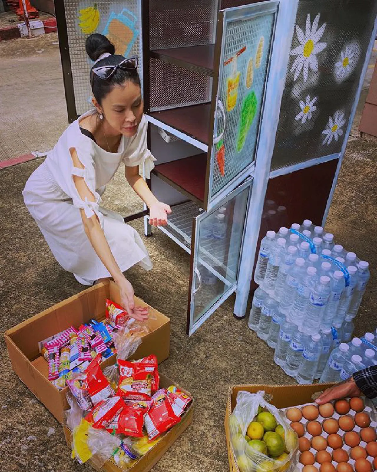 ปิ่น เก็จมณี ทำตู้ปันสุขแจกของด้วยตัวเอง ตั้งชื่อน่ารัก ปิ่นโตปันอิ่ม (คลิป)