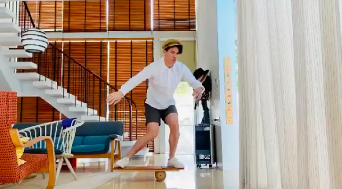 ลีลาจัดเต็ม! “หน่อย บุษกร" เผยลีลาของ "เคน ธีรเดช" กับการจินตนาการเล่นโต้คลื่นที่บ้าน