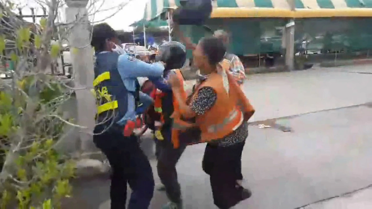 หนุ่มรปภ.หัวร้อนถูกป้าวัย 66 ปีแทงสวนดับคาลานจอดรถ