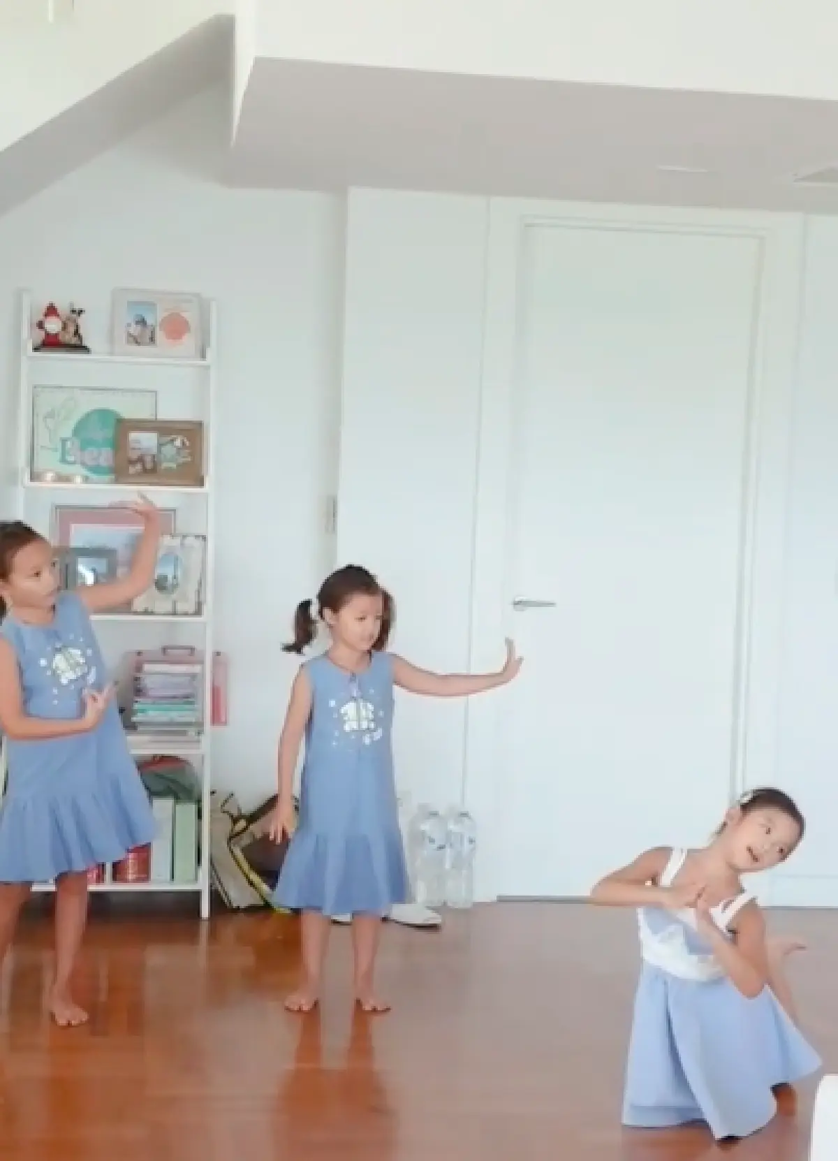 "แม่แอฟ" เผยคลิป "น้องปีใหม่" รำอวยพรเป็นของขวัญวันเกิดให้คุณตา 