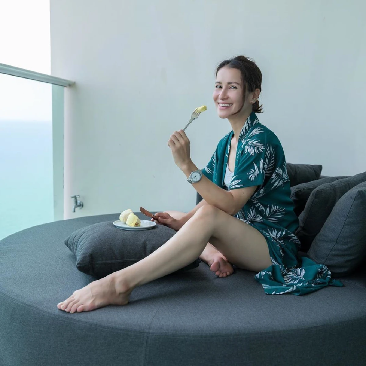 "แอน ทองประสม" ทำหลายคนละสายตาไมไ่ด้ กับท่านั่งกินทุเรียนสุดแซ่บ