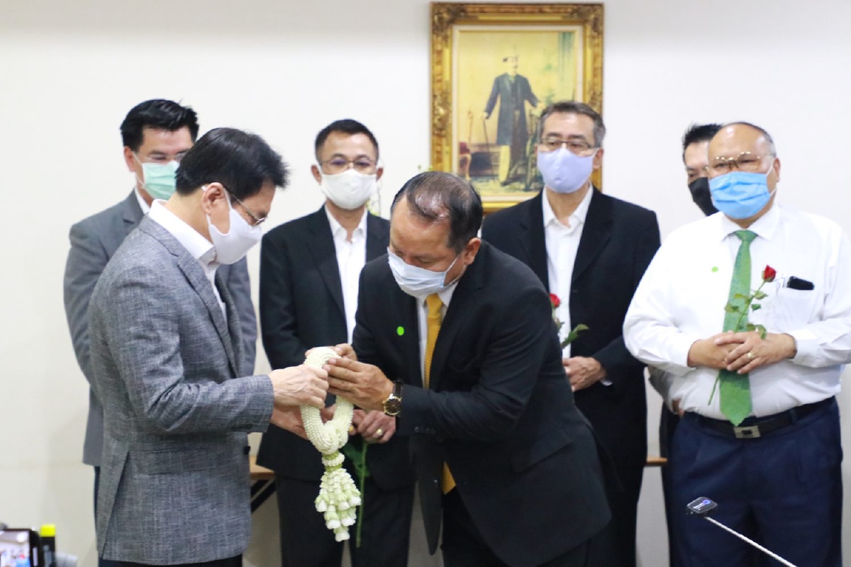 ‘จุรินทร์’ ต้อนรับ อธิบดีกรมการค้าภายใน คืนถิ่นเดิม หลังได้รับตำแหน่งกลับมา. ‘จุรินทร์’ ต้อนรับ อธิบดีกรมการค้าภายใน คืนถิ่นเดิม หลังได้รับตำแหน่งกลับมา.