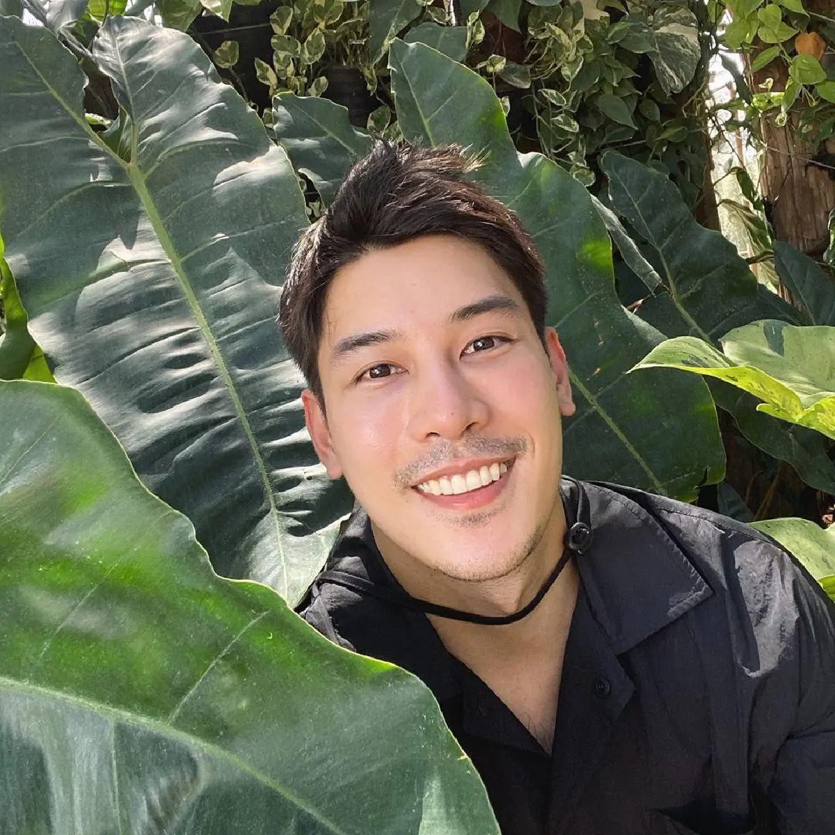 คู่นี้น่ารัก! เคน ภูภูมิ ยกเค้กฉลองวันเกิด เอสเธอร์ พร้อมนำของขวัญไปให้ถึงบ้าน