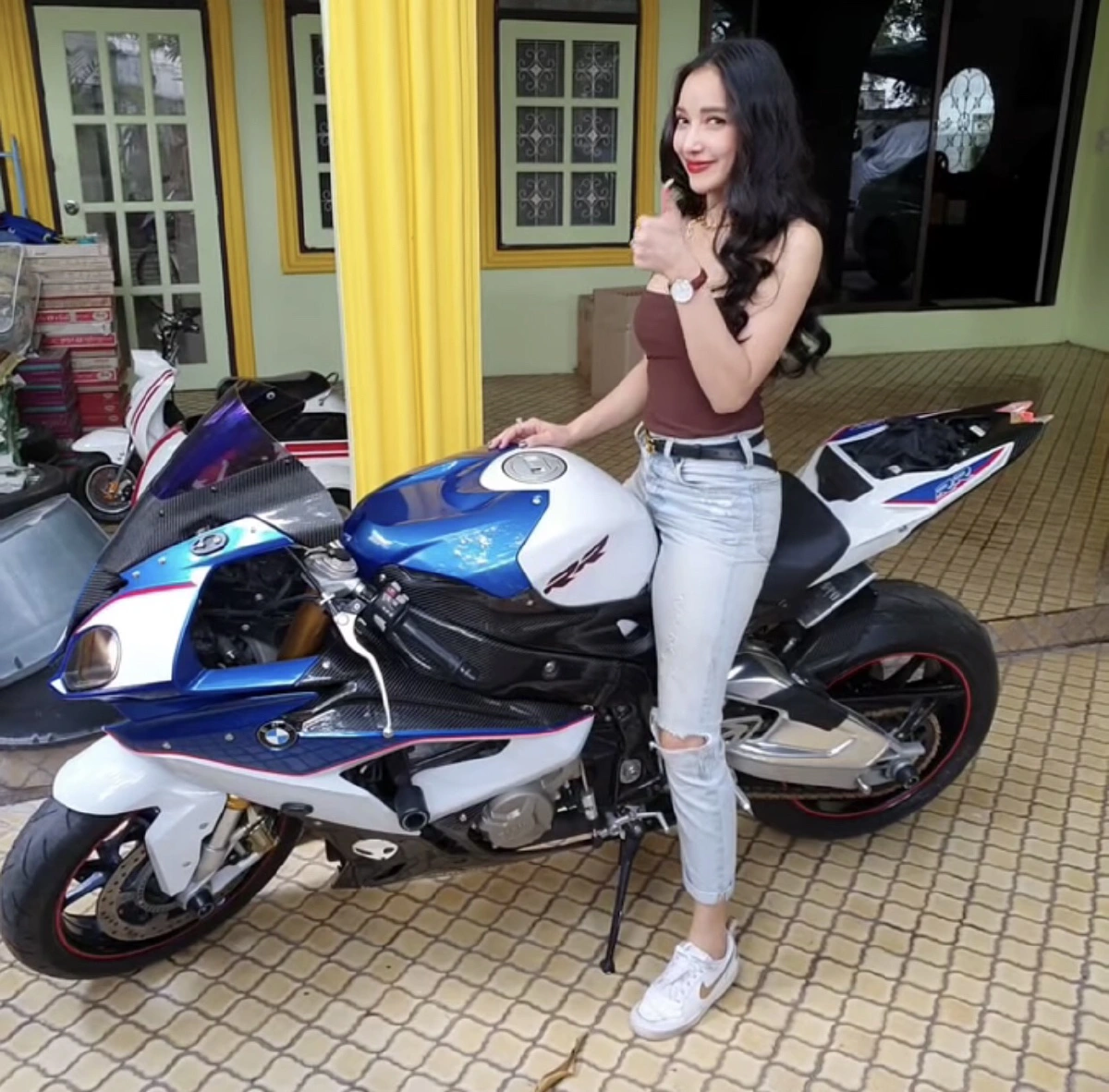 แม่ขอซิ่ง! แพท ณปภา ถอยบิ๊กไบค์คันแรกในชีวิตเป็นของขวัญให้ตัวเอง (คลิป)