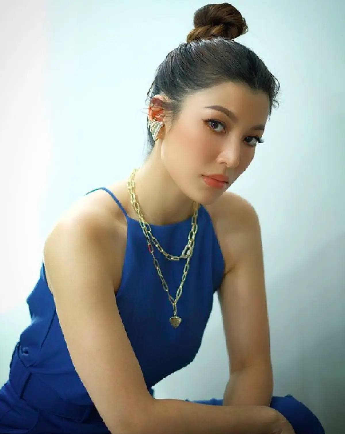 น้อยแต่มาก "เอมมี่ มรกต" กับชุดไปทานข้าว สวยเซ็กซี่แย่งซีนอาหาร