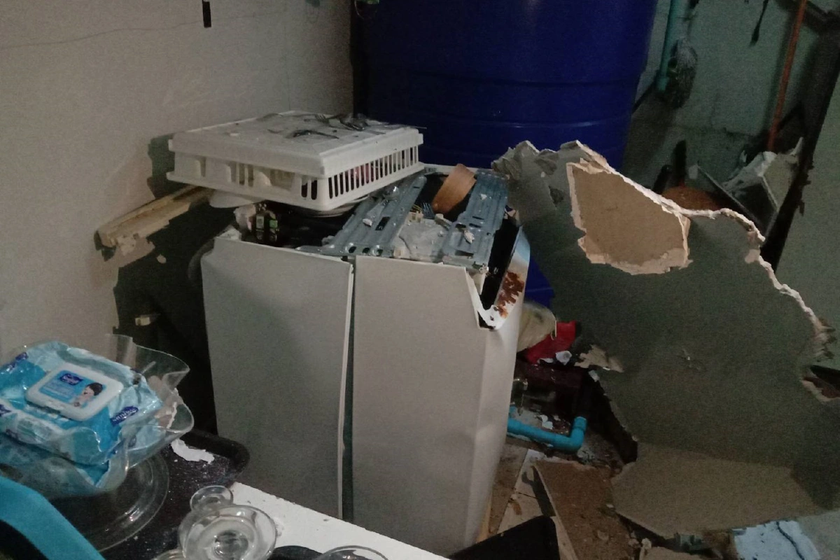 แก๊สรั่ว! เจ้าของบ้านเปิดสวิทซ์ในครัว บึ้มสนั่นเจ็บไฟลวก