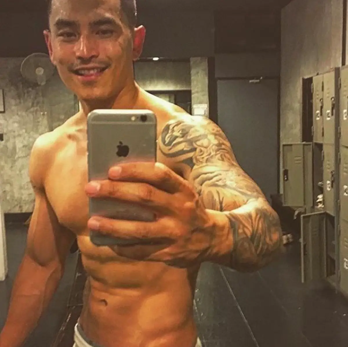  "สงกรานต์" ถอดเสื้อโชว์กล้ามแน่น บอกรอซ่อมเข่าจะกลับมาฟิตอีกครั้ง!
