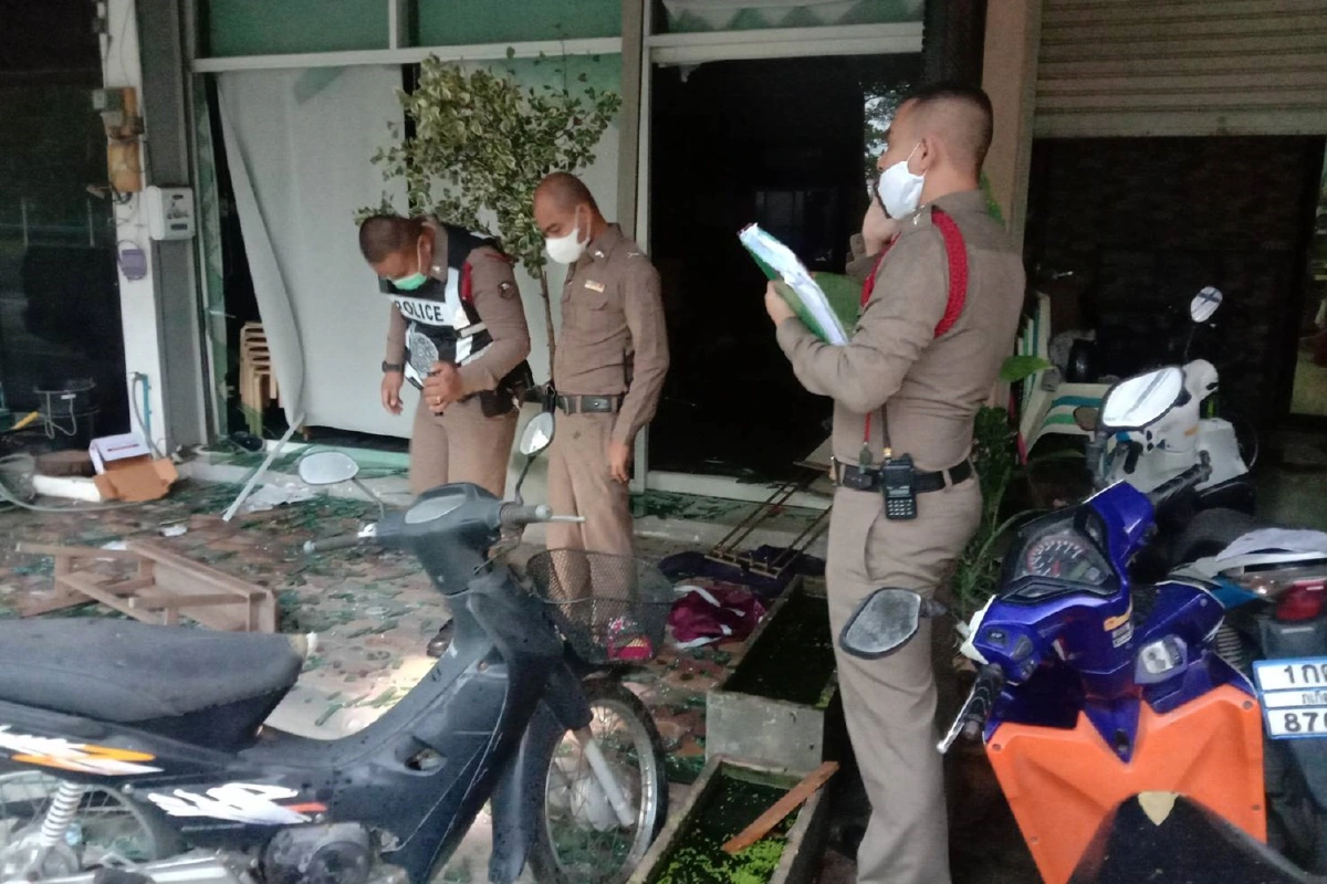 แก๊สรั่ว! เจ้าของบ้านเปิดสวิทซ์ในครัว บึ้มสนั่นเจ็บไฟลวก