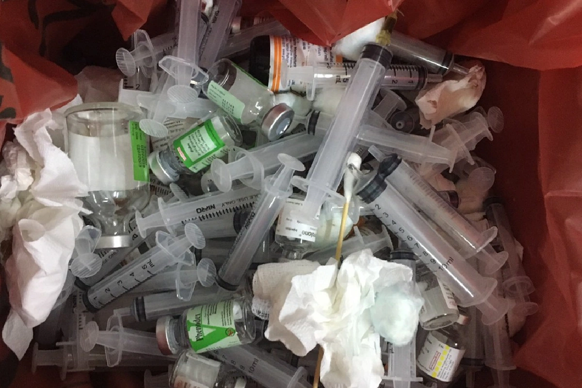 เจ้าหน้าที่จับพยาบาลสาวใหญ่ เปิดคลินิกฉีดสเตียรอยด์-จ่ายยาชุด