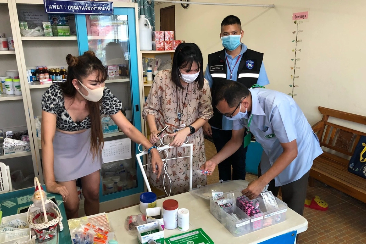 เจ้าหน้าที่จับพยาบาลสาวใหญ่ เปิดคลินิกฉีดสเตียรอยด์-จ่ายยาชุด