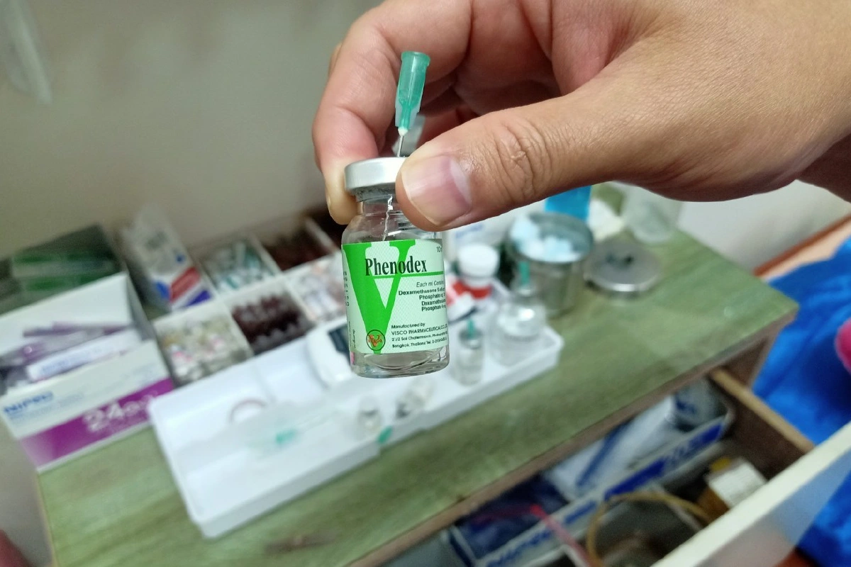 เจ้าหน้าที่จับพยาบาลสาวใหญ่ เปิดคลินิกฉีดสเตียรอยด์-จ่ายยาชุด