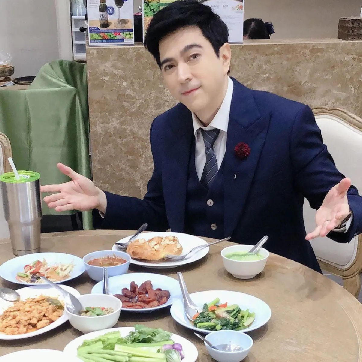 เป๊ะไม่เปลี่ยน! แซม ยุรนันท์ งานดีแบบรุ่นใหญ่หล่อใสในวัย 57 ปี