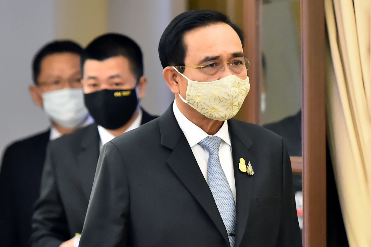 บิ๊กตู่-อนุทิน สวมหน้ากากฝีพระหัตถ์ "พระราชินีฯ" ปฏิบัติภารกิจ