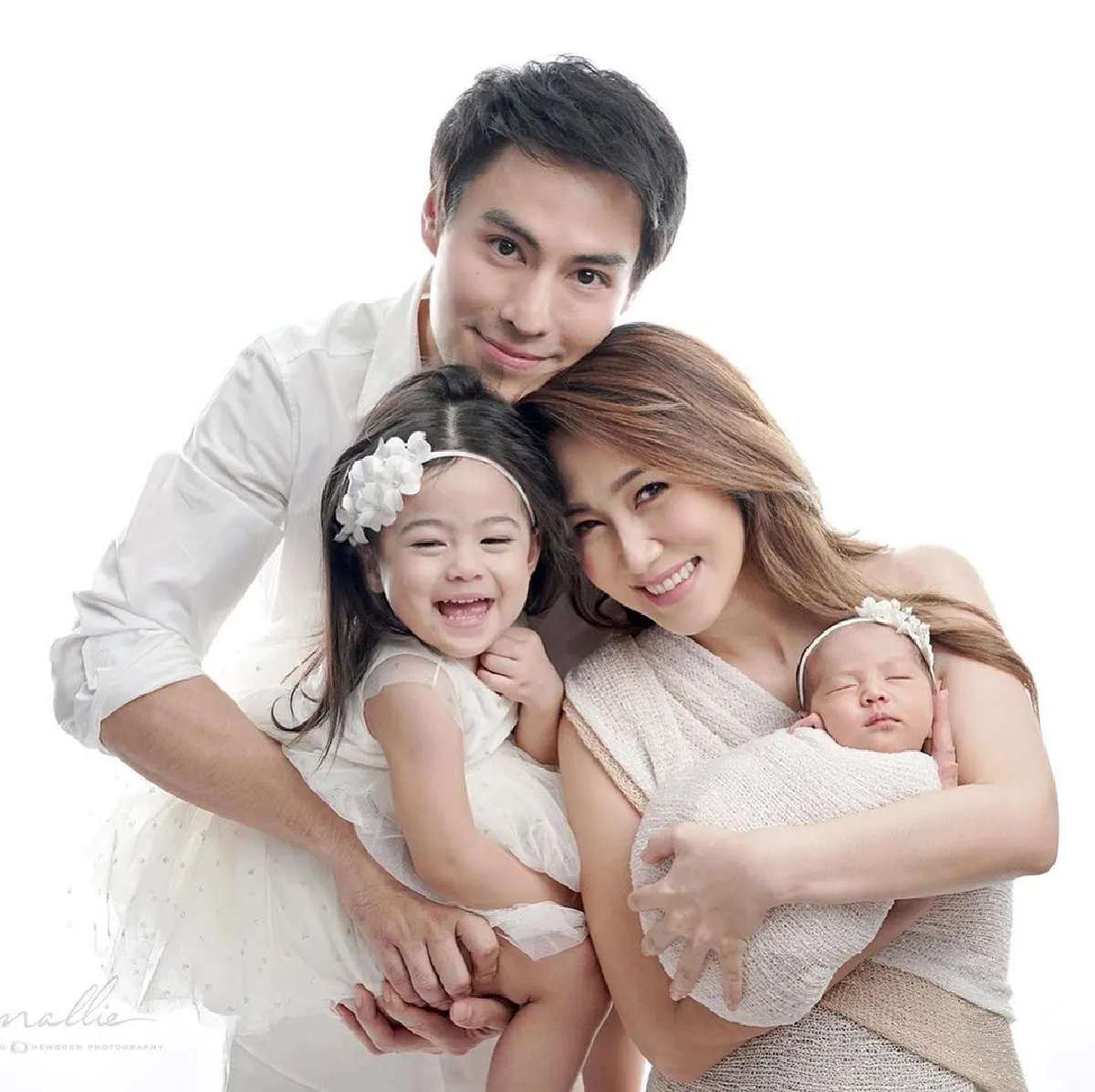 อบอุ่นหัวใจ! “นาวิน ต้าร์” ถ่ายภาพครอบครัวสุขสันต์ 4 คนพร้อมหน้า