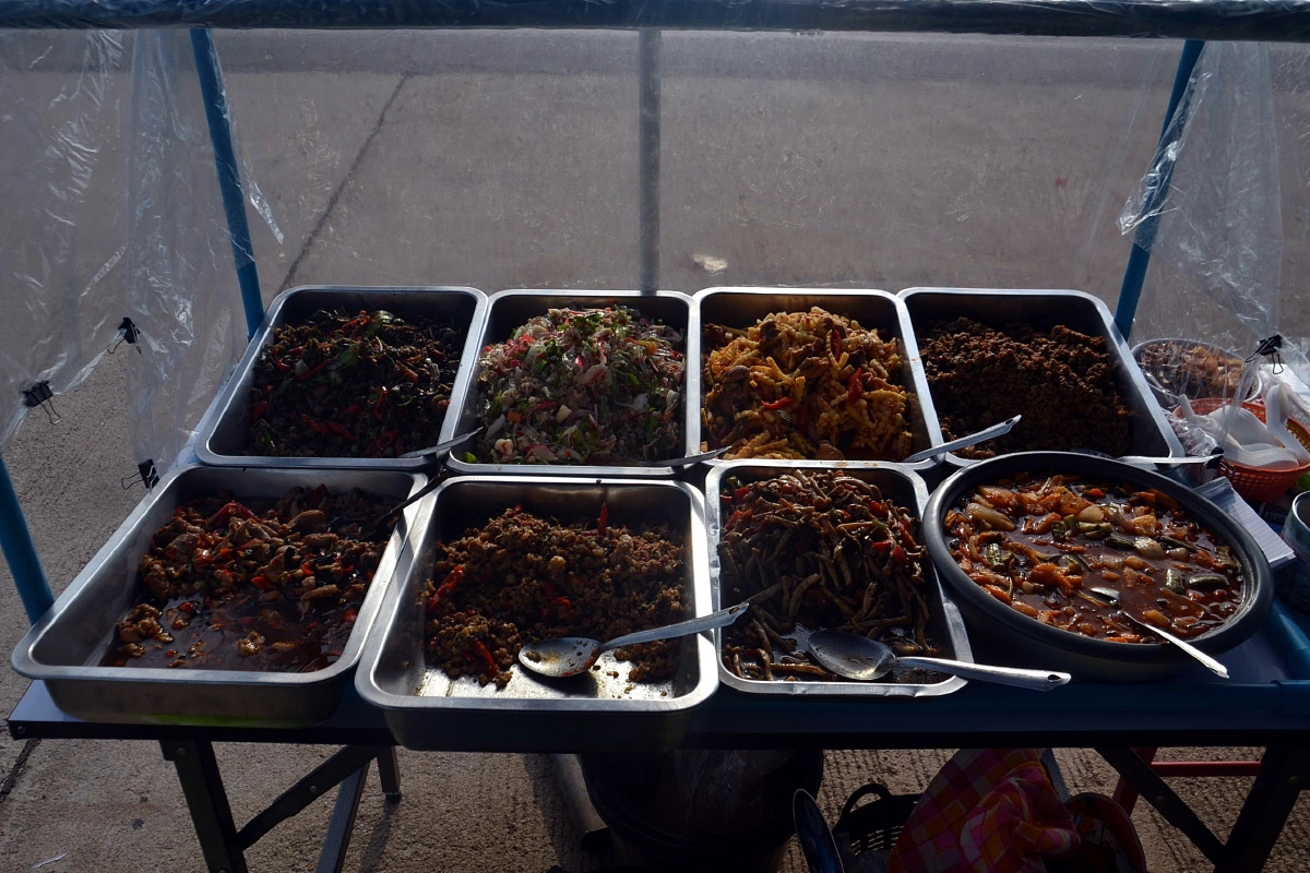 2แม่ลูกขายข้าวแกงห่อละ10บาทช่วยคนเดือดร้อน ฝ่าวิกฤตโควิด-19