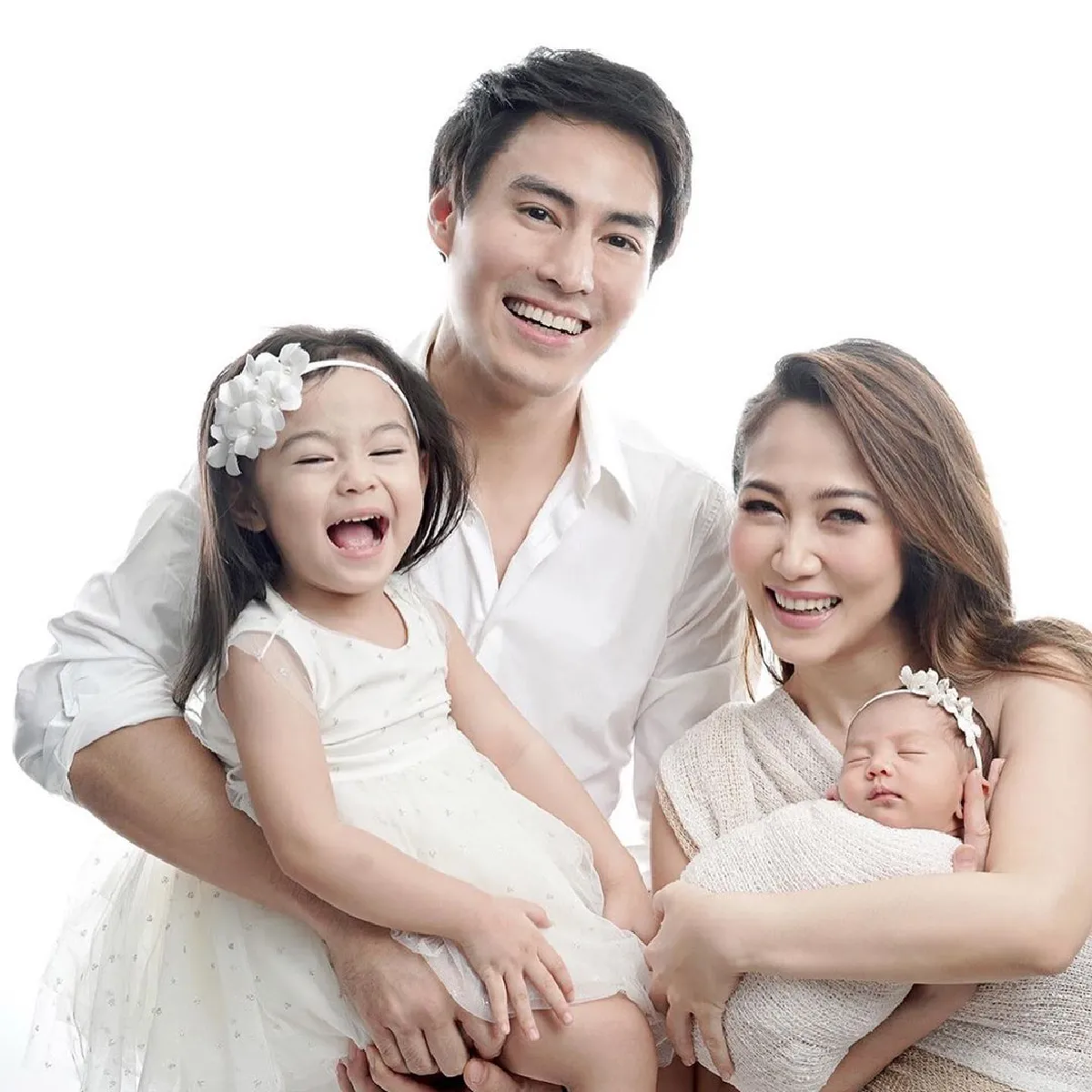 อบอุ่นหัวใจ! “นาวิน ต้าร์” ถ่ายภาพครอบครัวสุขสันต์ 4 คนพร้อมหน้า