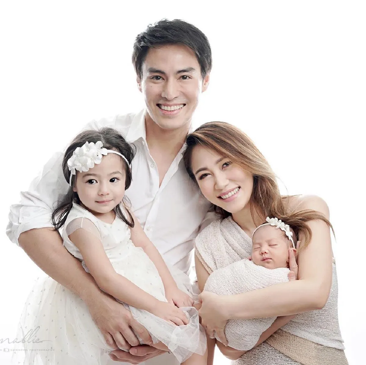 อบอุ่นหัวใจ! “นาวิน ต้าร์” ถ่ายภาพครอบครัวสุขสันต์ 4 คนพร้อมหน้า