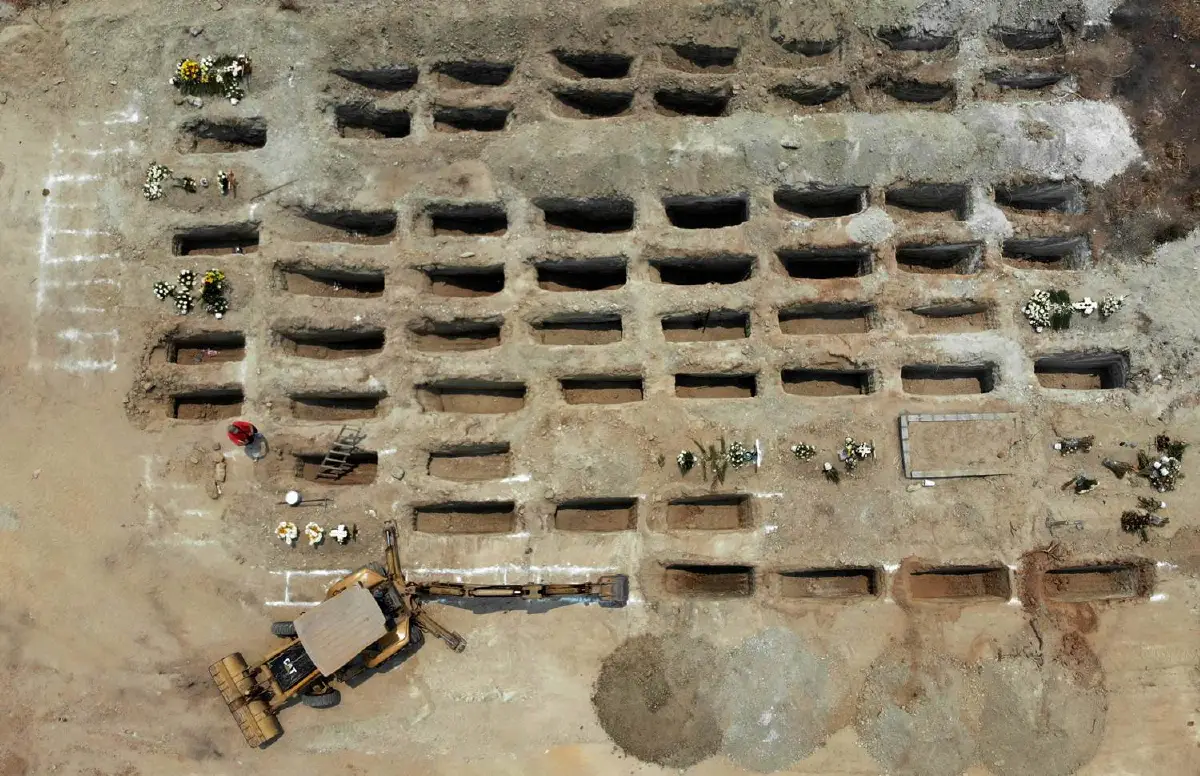 ภาพถ่ายทางอากาศเผยบราซิลเตรียมขุดหลุมฝังหมู่เหยื่อโควิด-19 