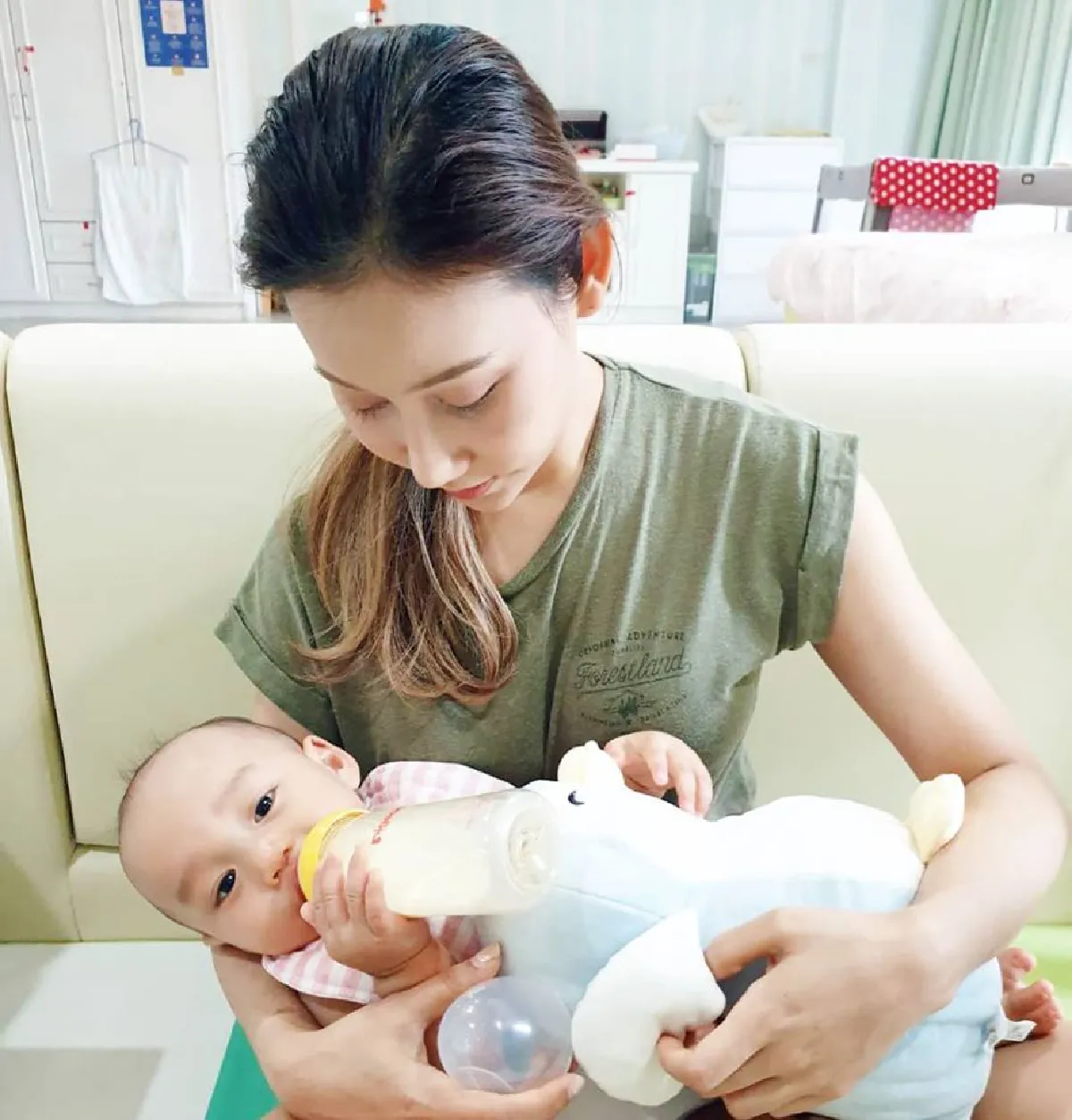  “แทค-ไฮโซเบลล์” พร้อมหน้า จัดปาร์ตี้วันเกิดอายุครบ 1 ขวบให้ “น้องภารัน” 