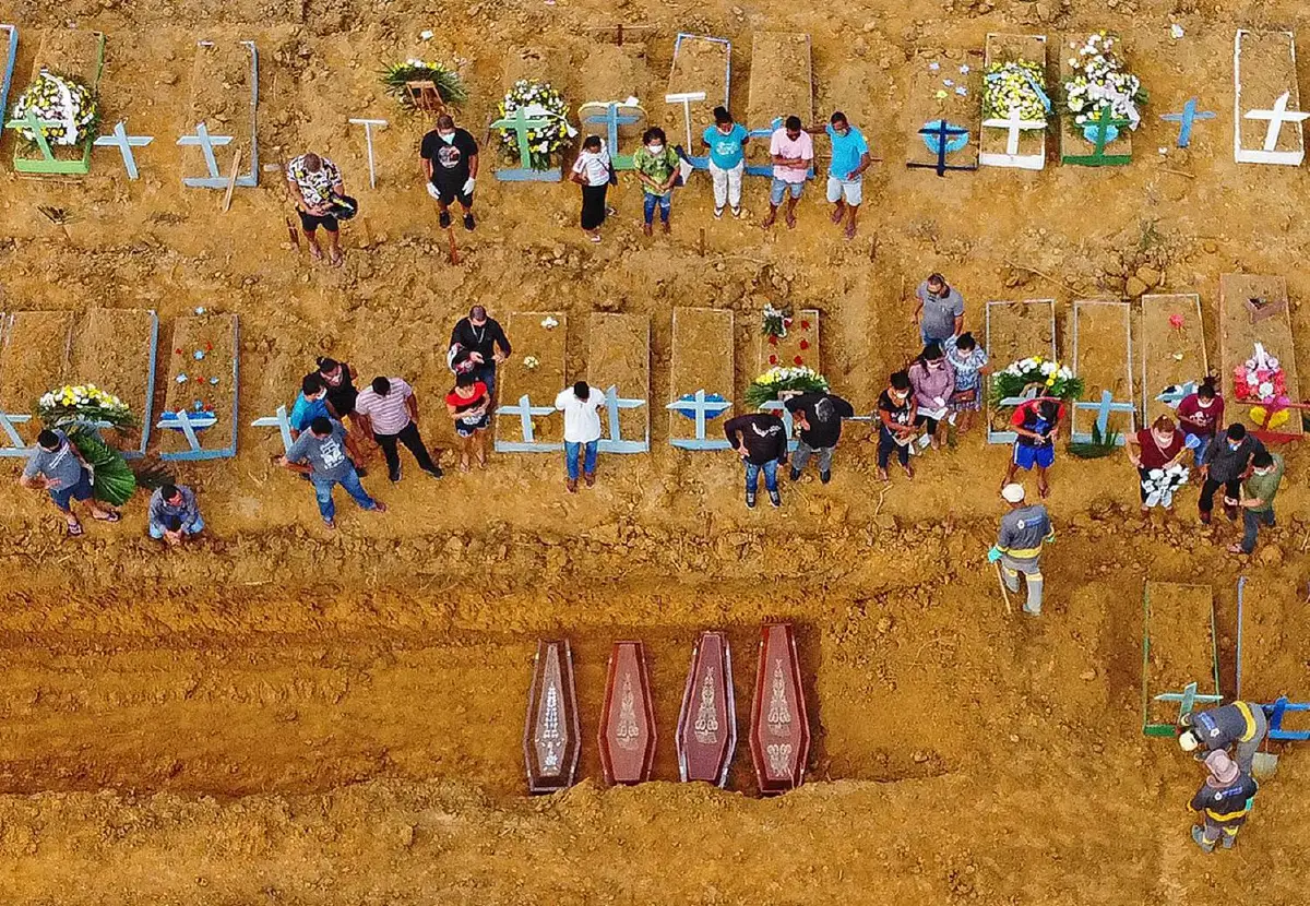 ภาพถ่ายทางอากาศเผยบราซิลเตรียมขุดหลุมฝังหมู่เหยื่อโควิด-19 
