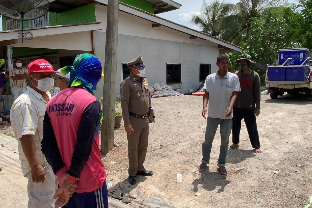 พ่อค้าหอยกัดไม่ปล่อย3ตำรวจขู่รีดเงิน ลั่น"นิ้วไหนร้ายต้องถูกตัดทิ้ง"