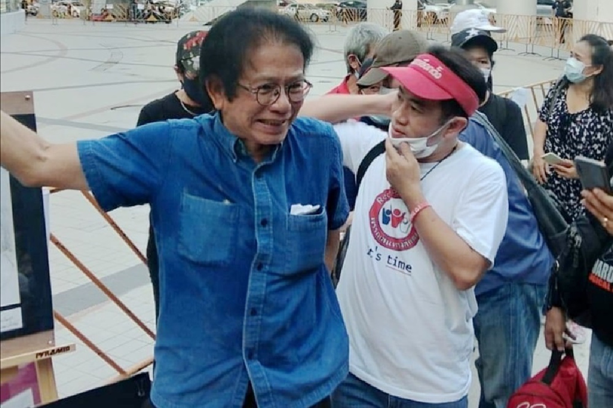 "หมอทศพร-ฟอร์ด"ยื่น3หมื่นประกันตัวชุมนุมฝ่าฝืนพรก.ฉุกเฉิน "หมอทศพร-ฟอร์ด"ยื่น3หมื่นประกันตัวชุมนุมฝ่าฝืนพรก.ฉุกเฉิน
