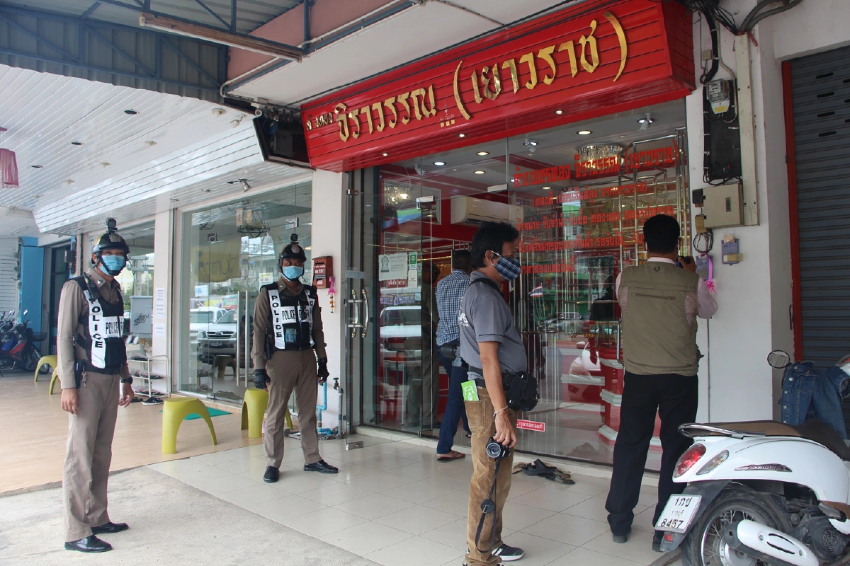 โจรบุกเดี่ยวจี้ร้านทองกลางเมืองราชบุรีกวาดไปเกือบ 3 แสน