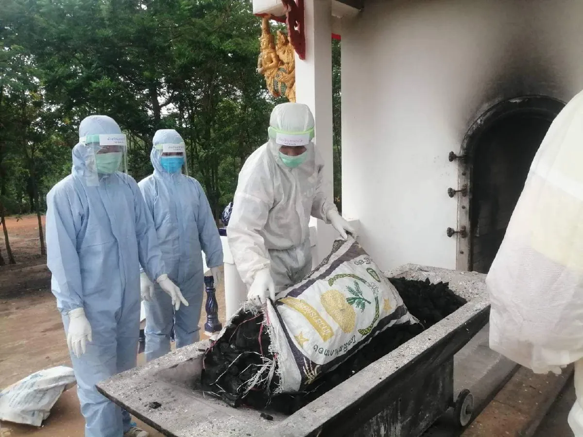 เผาทันทีลุงกระเป๋ารถเมล์ลงแดงตายขณะกักตัวดูโควิด -19