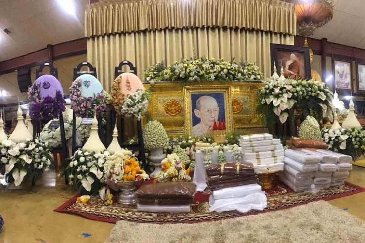 ศิษย์อาลัยหลั่งไหลร่วมพิธีพระราชทานเพลิงศพ "หลวงพ่อสุดใจ" ศิษย์อาลัยหลั่งไหลร่วมพิธีพระราชทานเพลิงศพ "หลวงพ่อสุดใจ"