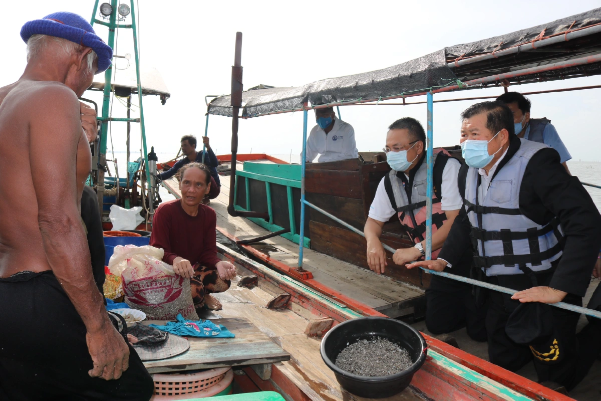 มท.2 กำชับดูแลความปลอดภัยชาวประมงพื้นบ้านจับลูกหอยอ่าวบ้านดอน 
